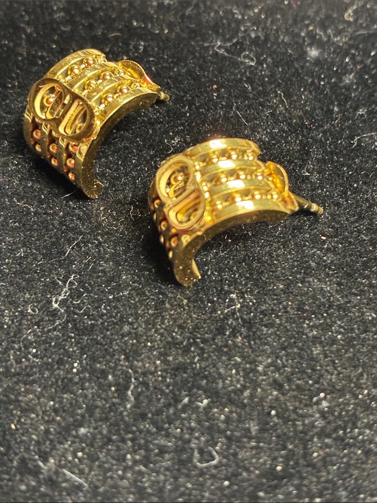 Dior Jewelry - Christian Dior Gold Plated Patterned Huggie Earrings - Elegant Women's Jewelry